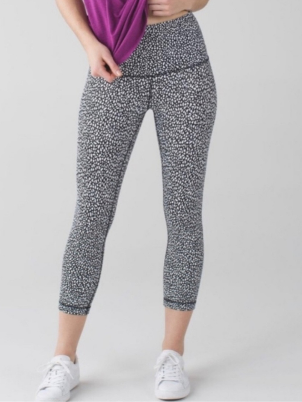 Lululemon Wunder Under Crop Hi-Rise 22” Leggings in Miss Mosaic Black Sz 4